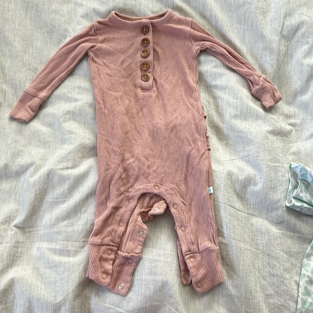 Posh peanut ruffle butt long sleeve romper. Waffle knit blush pink 6-9 months.